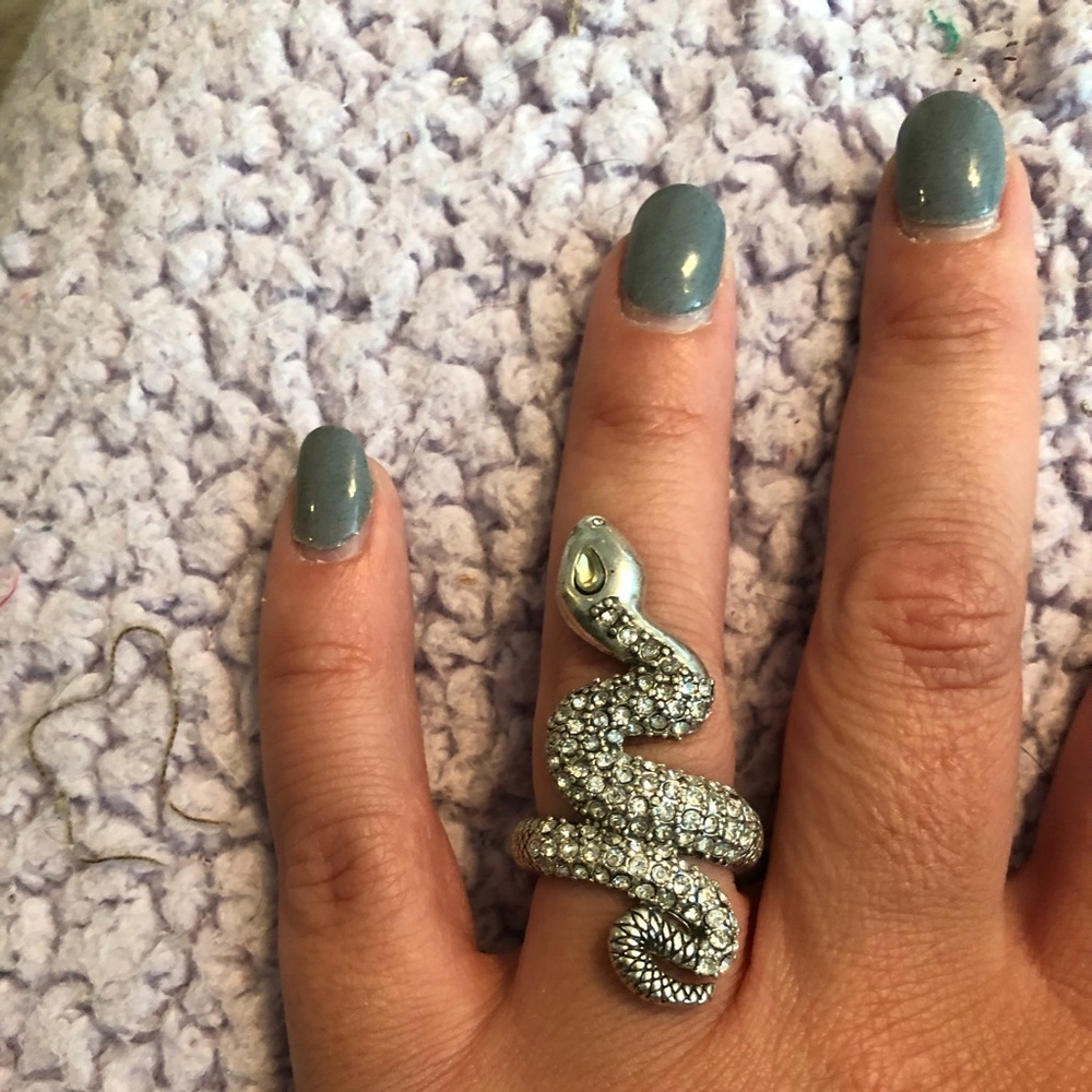 Size 8 silver snake ring
